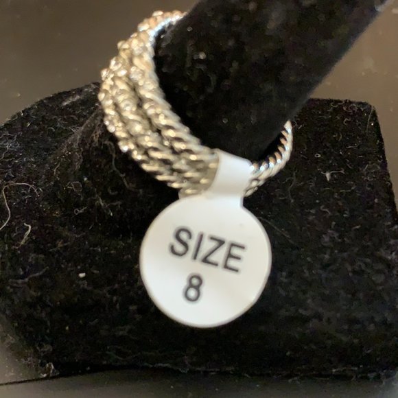 Beautiful Silver Plated Ring. - Picture 2 of 5